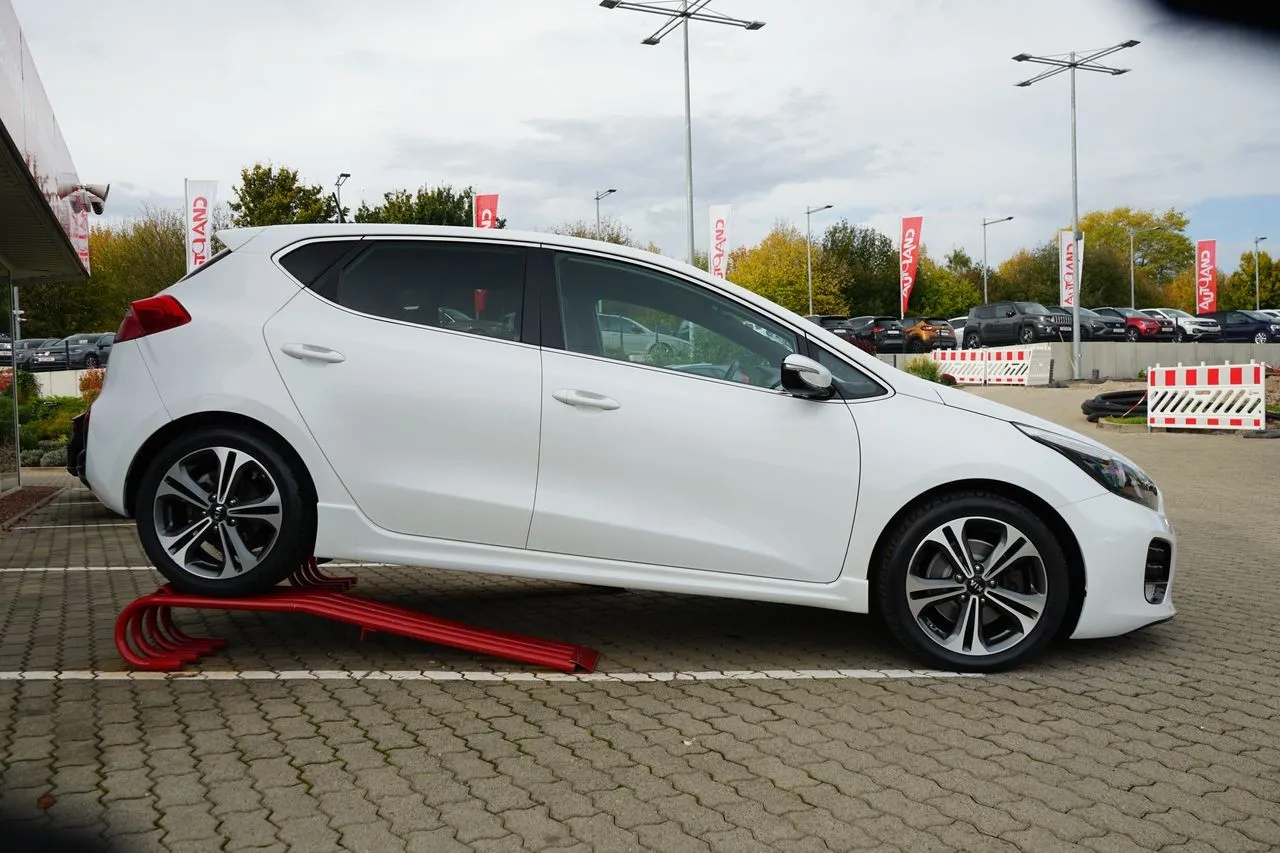 Kia Ceed 1.0 T GT-Line 2-Zonen-Klima...  Image 2